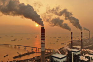 中国江苏省的一家燃煤电厂。