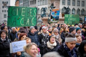 活动家在慕尼黑聚集在1月份向巴伐利亚的生物多样性公投展示支持。188金博网注册就送188