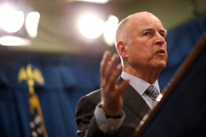 州长杰瑞布朗最近推动了加州的CAP和贸易计划的延伸。