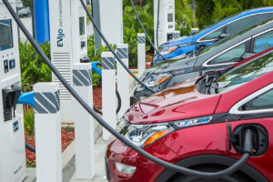 通用汽车已经与EVgo合作，在美国各地部署了2700多个快速充电器