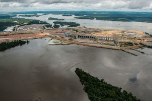 贝洛蒙特坝正在建设上Xingu河，亚马逊的支流，2015年。