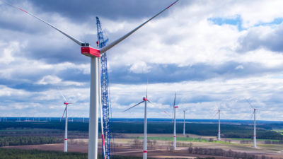 3月31日，德国北部梅克伦堡-西波美拉尼亚州正在建设一个风力发电场。
