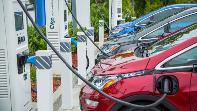 通用汽车已经与EVgo合作，在美国各地部署了2700多个快速充电器