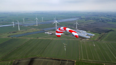 在德国Klixbüll的Skysails Power的飞行员网站的一辆机载风力涡轮机。