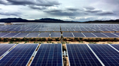 位于犹他州铁郡的210兆瓦的三雪松太阳能项目。