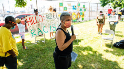 2020年6月，环保组织“费城繁荣”(Philly Thrive)的活动人士聚集在前炼油厂前，纪念该炼油厂因爆炸而关闭一周年。