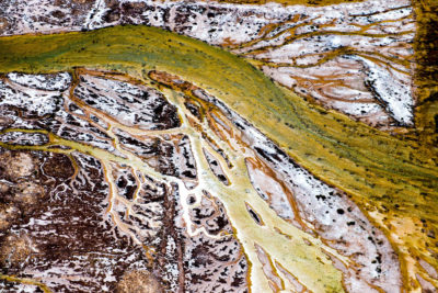 从空中俯瞰，科罗拉多河三角洲看起来就像一幅马赛克，是古老的河道和干涸的土地的拼接。