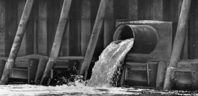 1966年，在《清洁水法》通过之前，附近一家工厂的废物流入特拉华河。