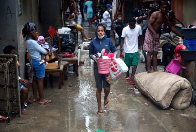 2020年8月，在热带风暴劳拉（Tropical Storm Laura）期间，多米尼加共和国圣多明戈（Domingo）的一条洪水泛滥。