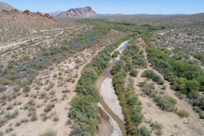 吉拉河（Gila River）接近亚利桑那州的佛罗伦萨转移大坝，到今年5月几乎干了。