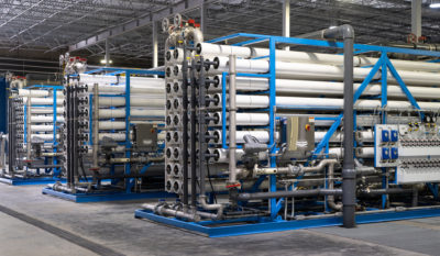 加利福尼亚州欧申赛德的该设施通过通过过滤管运转，将回收的水变成了饮用水。