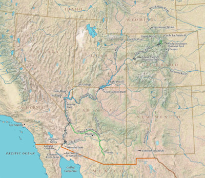 科罗拉多河从科罗拉多的源头流向西南，流经1450英里，在加利福尼亚湾附近结束。