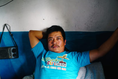 维克多Vasquez在拍摄视频时被警察击中腿部的驱逐当地村1月13日,2017年。